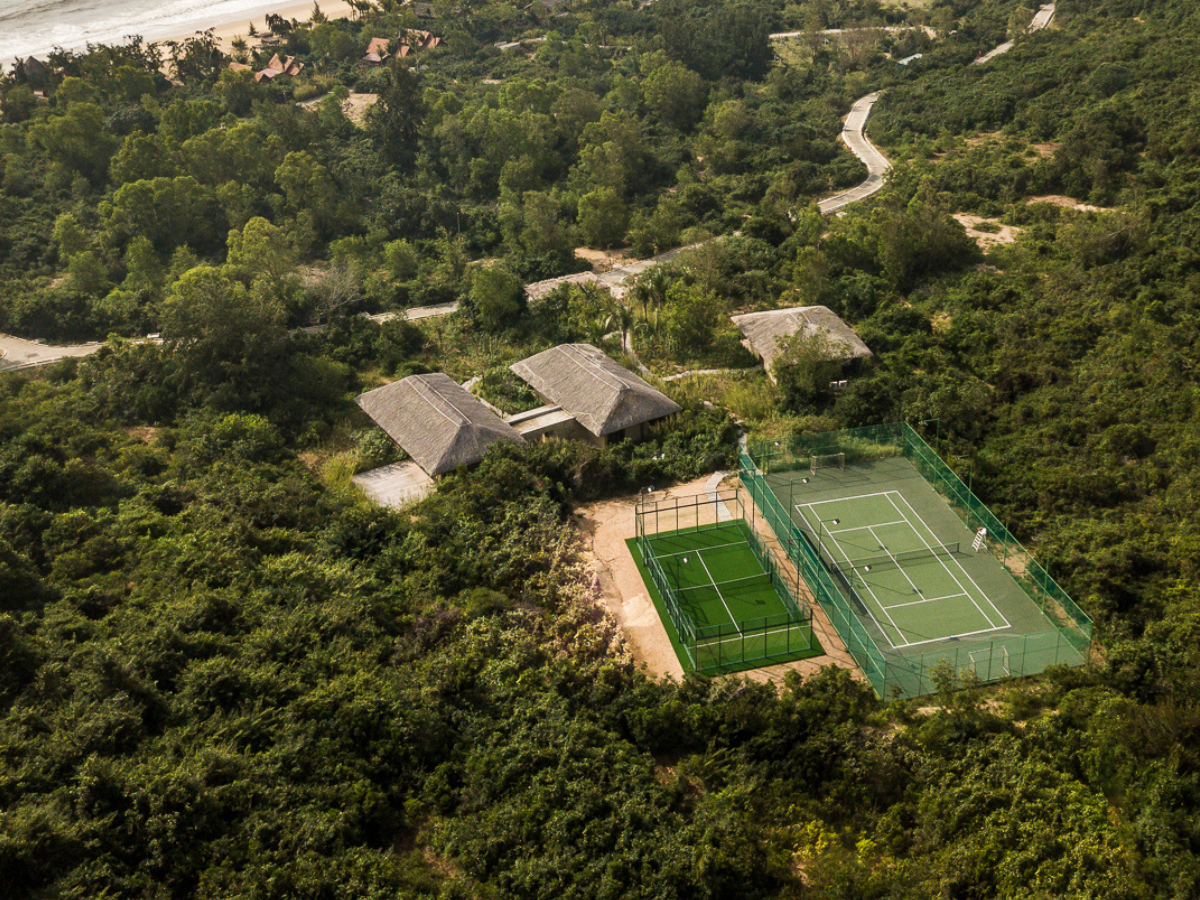 Padel and tennis courts at Zannier Hotels Bãi San Hô, set in Phu Yen’s coastal forest near the beach in a remote area of Vietnam.